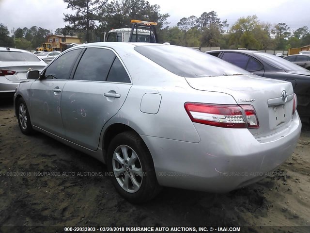 4T4BF3EK4BR211783 - 2011 TOYOTA CAMRY SE/LE/XLE SILVER photo 3