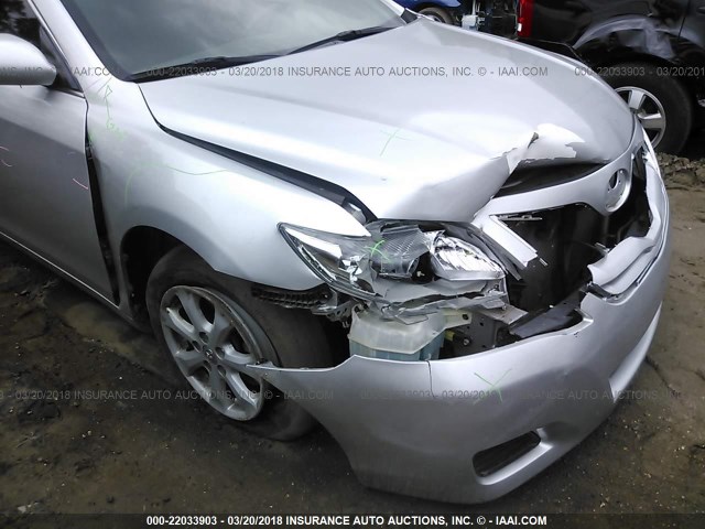 4T4BF3EK4BR211783 - 2011 TOYOTA CAMRY SE/LE/XLE Серебристый фото 6