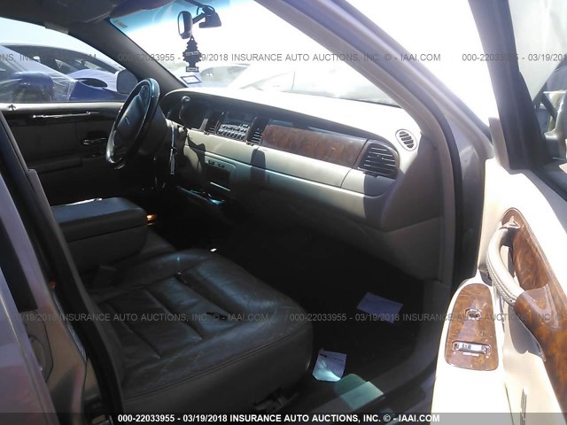 1LNHM82W81Y668859 - 2001 LINCOLN TOWN CAR SIGNATURE TAN photo 5