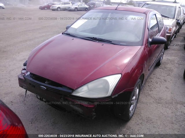 3FAFP3139YR101233 - 2000 FORD FOCUS ZX3 RED photo 2