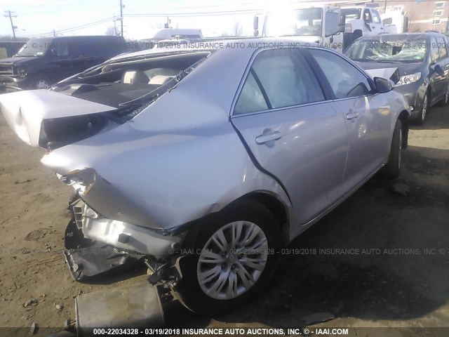 4T1BF1FK2EU450556 - 2014 TOYOTA CAMRY L/SE/LE/XLE 银色 照片 4