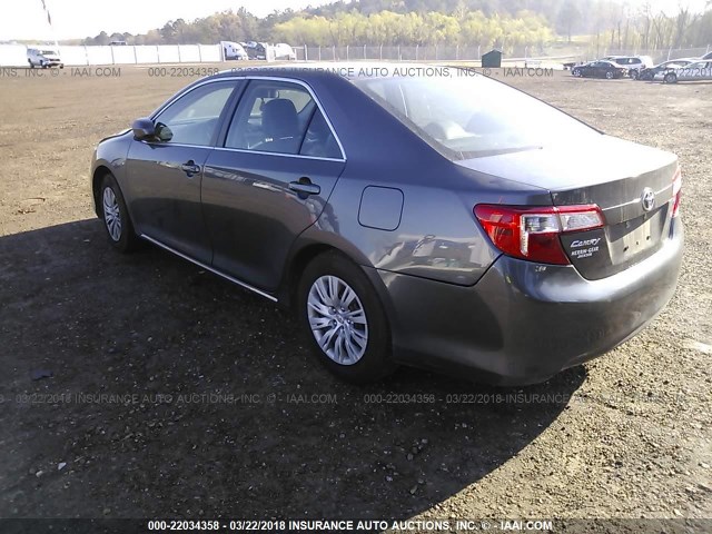 4T4BF1FK8ER444069 - 2014 TOYOTA CAMRY L/SE/LE/XLE GRAY photo 3