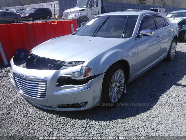 2C3CCAEG6DH589786 - 2013 CHRYSLER 300C SILVER photo 2