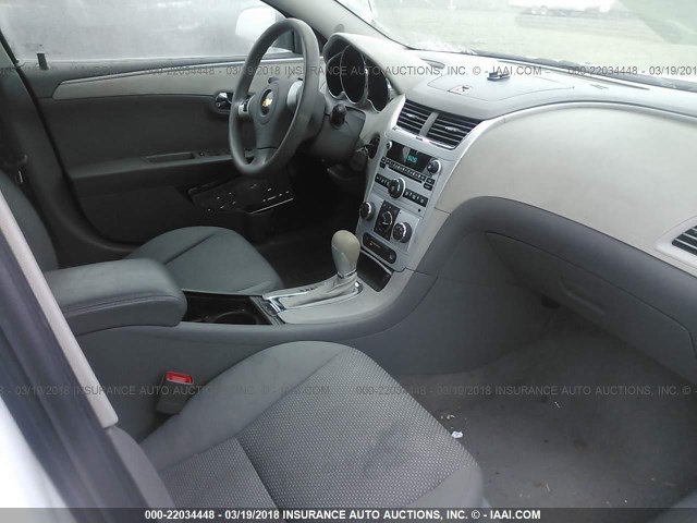 1G1ZA5EB1AF303386 - 2010 CHEVROLET MALIBU LS 白色 照片 5