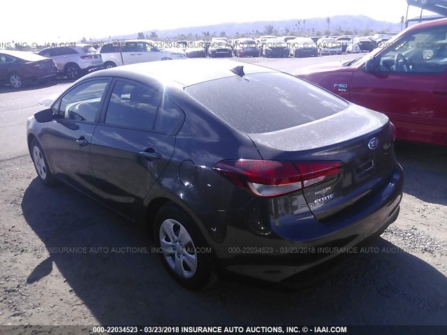 3KPFK4A7XHE157593 - 2017 KIA FORTE LX BROWN photo 3