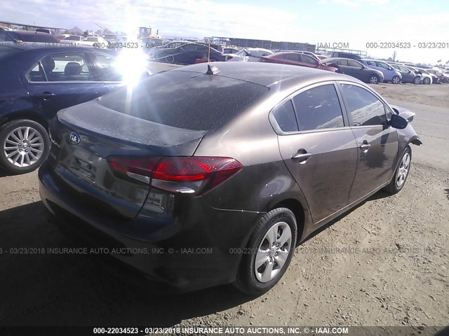 3KPFK4A7XHE157593 - 2017 KIA FORTE LX BROWN photo 4