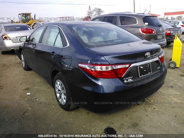 4T1BF1FK4HU778601 - 2017 TOYOTA CAMRY LE/XLE/SE/XSE BLUE photo 3