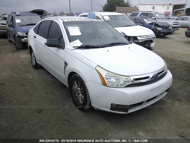 1FAHP35N28W116545 - 2008 FORD FOCUS SE/SEL/SES WHITE photo 1