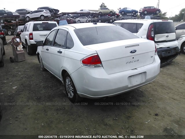 1FAHP35N28W116545 - 2008 FORD FOCUS SE/SEL/SES WHITE photo 3