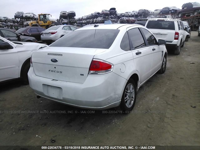 1FAHP35N28W116545 - 2008 FORD FOCUS SE/SEL/SES WHITE photo 4