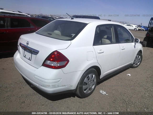 3N1BC11E29L440143 - 2009 NISSAN VERSA S/SL WHITE photo 4