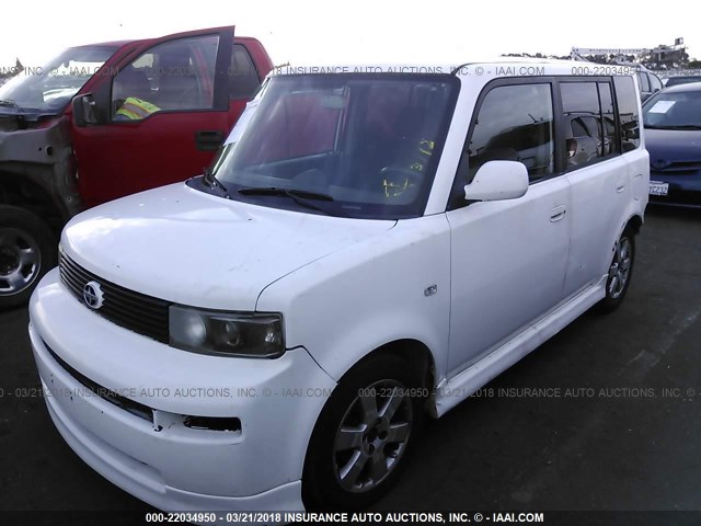 JTLKT324240167956 - 2004 TOYOTA SCION XB WHITE photo 2