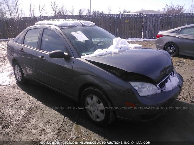 1FAFP34NX7W309968 - 2007 FORD FOCUS ZX4/S/SE/SES GRAY photo 1