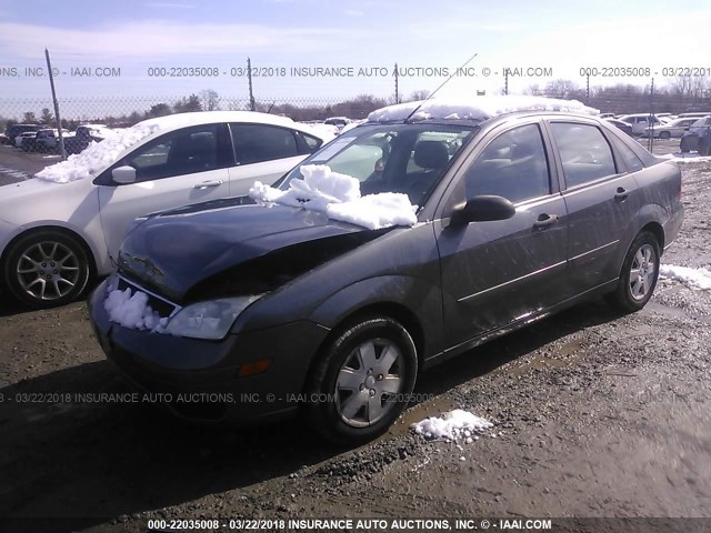 1FAFP34NX7W309968 - 2007 FORD FOCUS ZX4/S/SE/SES GRAY photo 2