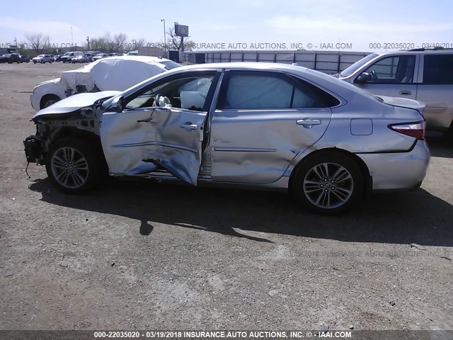 4T1BF1FK0HU363680 - 2017 TOYOTA CAMRY LE/XLE/SE/XSE ვერცხლისფერი ფოტო 6