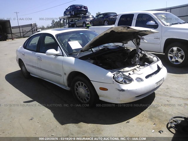 1FAFP53S0WG174429 - 1998 FORD TAURUS SE COMFORT WHITE photo 1