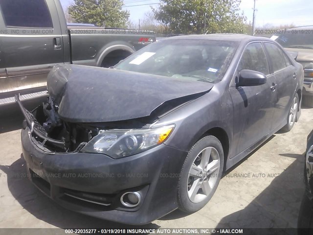 4T1BF1FK7EU845901 - 2014 TOYOTA CAMRY L/SE/LE/XLE 灰色 照片 2