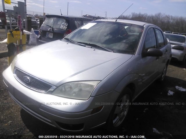 1FAHP34N47W186371 - 2007 FORD FOCUS ZX4/S/SE/SES 银色 照片 2