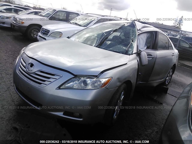 JTNBE46K073023373 - 2007 TOYOTA CAMRY NEW GENERAT CE/LE/XLE/SE SILVER photo 2