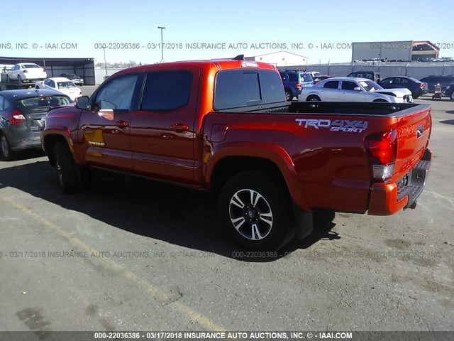 5TFCZ5AN8HX093167 - 2017 TOYOTA TACOMA DBL CAB/SR/TRDSPT/OR/PRO ნარინჯისფერი ფოტო 3