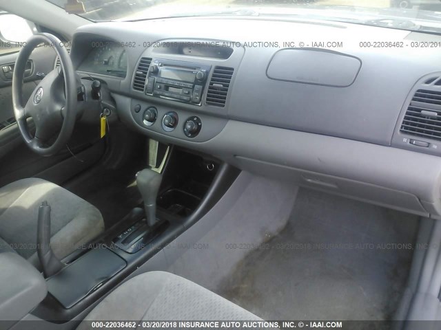 4T1BE32K92U566031 - 2002 TOYOTA CAMRY LE/XLE/SE 灰色 照片 5