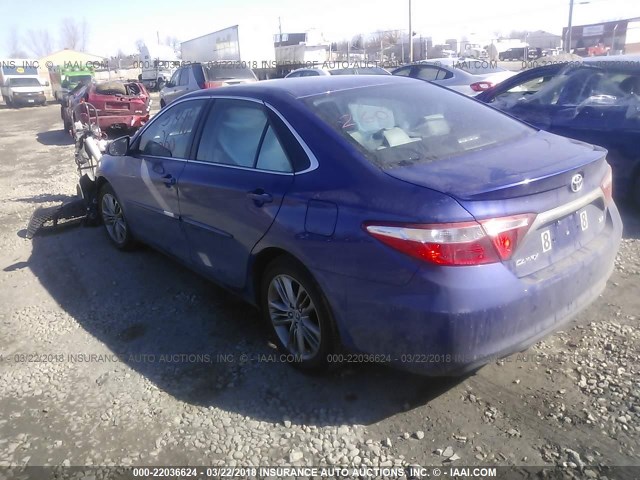 4T1BF1FKXGU533137 - 2016 TOYOTA CAMRY LE/XLE/SE/XSE ლურჯი ფოტო 3