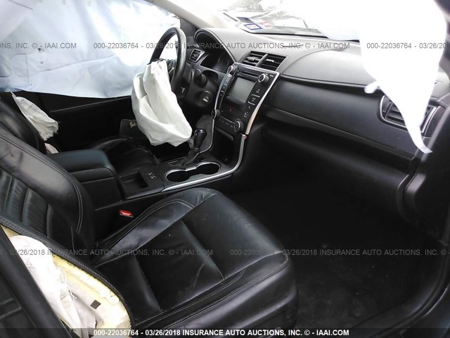 4T4BF1FK9FR498790 - 2015 TOYOTA CAMRY LE/XLE/SE/XSE 黑色 照片 5