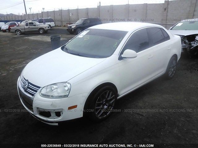 3VWAL7AJ0AM018375 - 2010 VOLKSWAGEN JETTA TDI WHITE photo 2