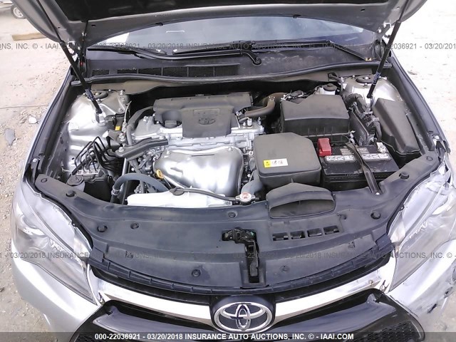 4T1BF1FK6HU425874 - 2017 TOYOTA CAMRY LE/XLE/SE/XSE SILVER photo 10
