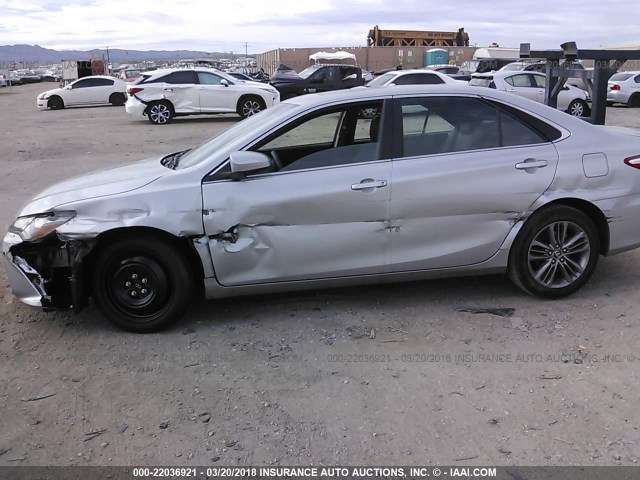 4T1BF1FK6HU425874 - 2017 TOYOTA CAMRY LE/XLE/SE/XSE SILVER photo 6