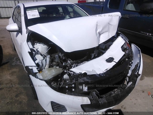 JM1BL1L70D1727556 - 2013 MAZDA 3 I WHITE photo 6