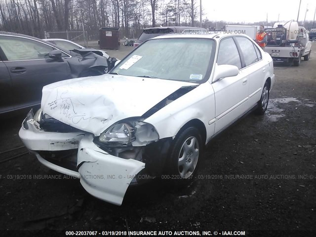 2HGEJ8543WH556418 - 1998 HONDA CIVIC EX WHITE photo 2