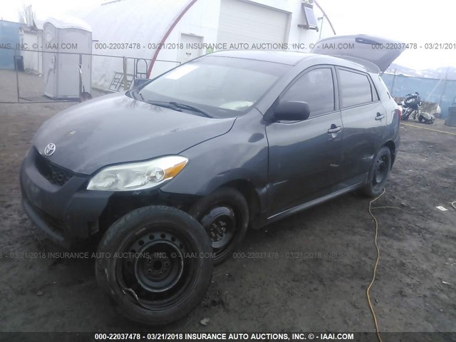 2T1KU4EE8AC529955 - 2010 TOYOTA COROLLA MATRIX  GRAY photo 2