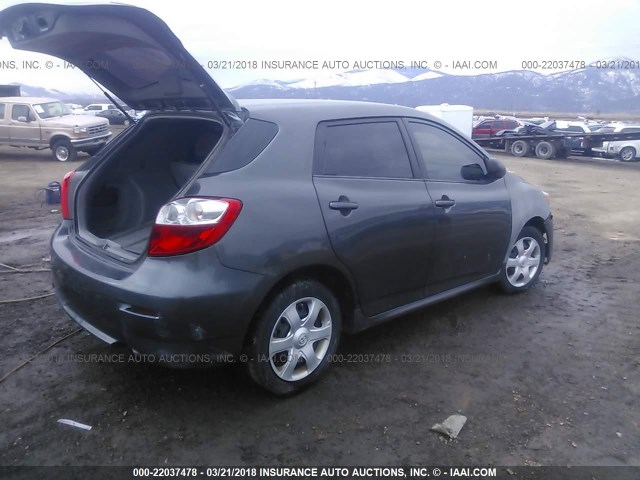 2T1KU4EE8AC529955 - 2010 TOYOTA COROLLA MATRIX  GRAY photo 4