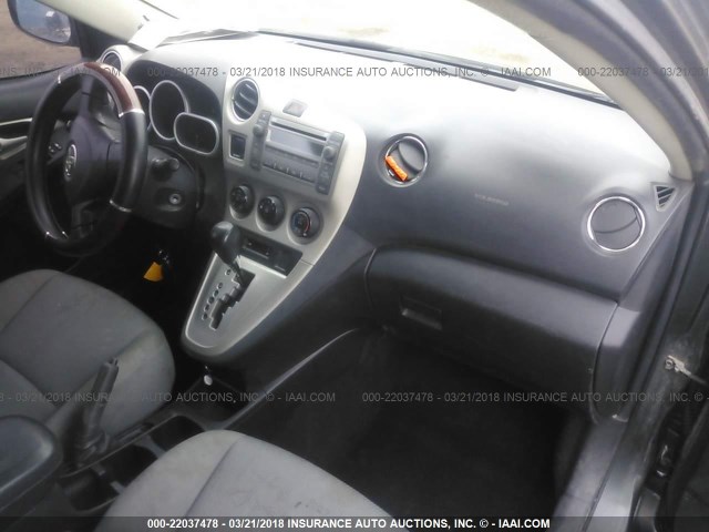 2T1KU4EE8AC529955 - 2010 TOYOTA COROLLA MATRIX  GRAY photo 5