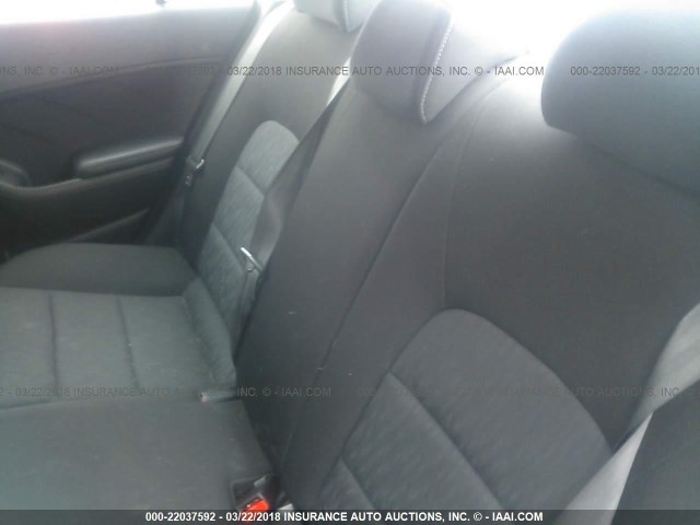 KNAFK4A6XG5563503 - 2016 KIA FORTE LX GRAY photo 8