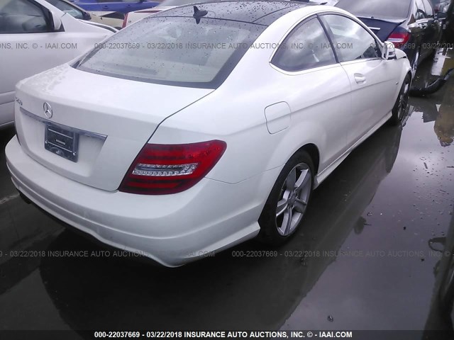 WDDGJ4HB9CF738072 - 2012 MERCEDES-BENZ C 250 WHITE photo 4