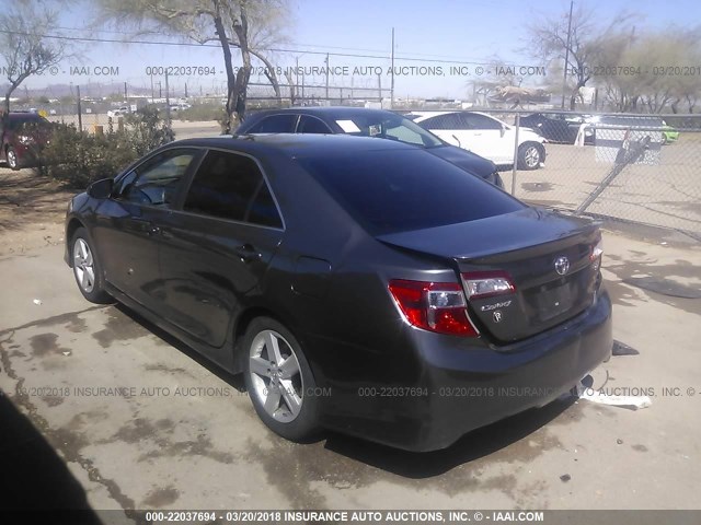 4T1BF1FK7EU451332 - 2014 TOYOTA CAMRY L/SE/LE/XLE GRAY photo 3