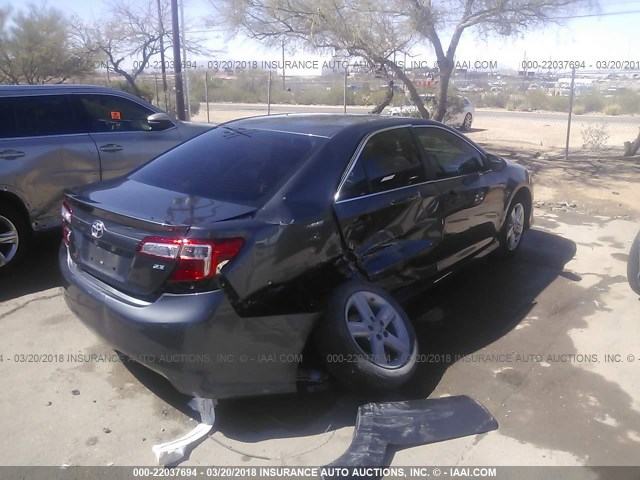 4T1BF1FK7EU451332 - 2014 TOYOTA CAMRY L/SE/LE/XLE GRAY photo 4