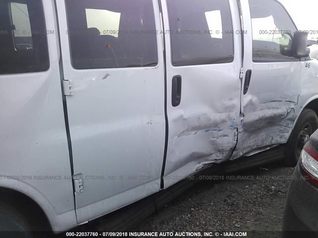 1GAZGLFG1H1161741 - 2017 CHEVROLET EXPRESS G3500 LS WHITE photo 6