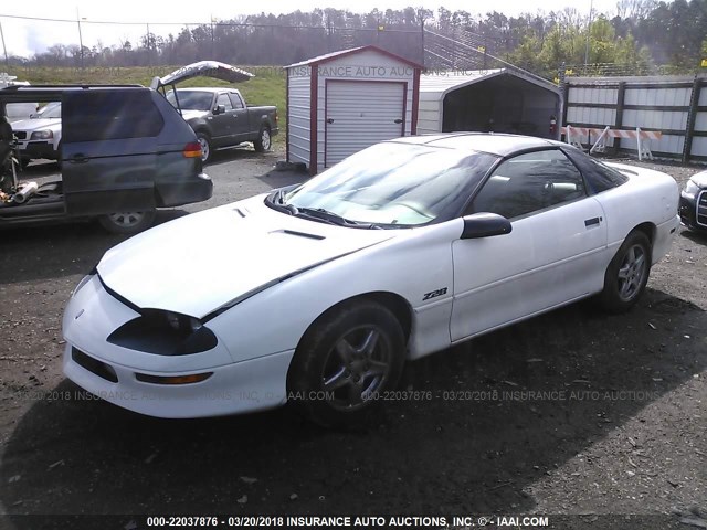 2G1FP22PXV2158047 - 1997 CHEVROLET CAMARO Z28 WHITE photo 2