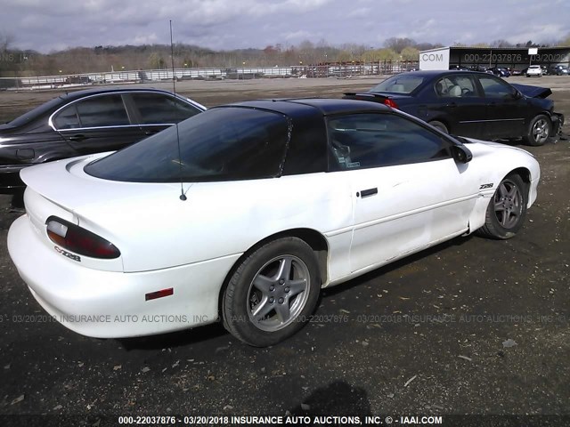 2G1FP22PXV2158047 - 1997 CHEVROLET CAMARO Z28 WHITE photo 4