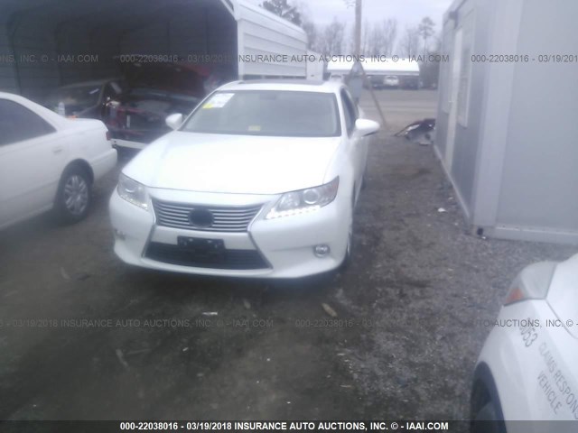 JTHBW1GG7D2010405 - 2013 LEXUS ES 300H WHITE photo 2