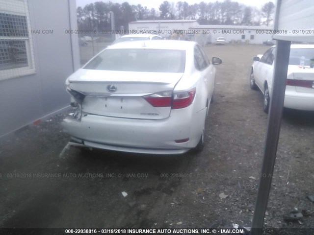 JTHBW1GG7D2010405 - 2013 LEXUS ES 300H WHITE photo 4