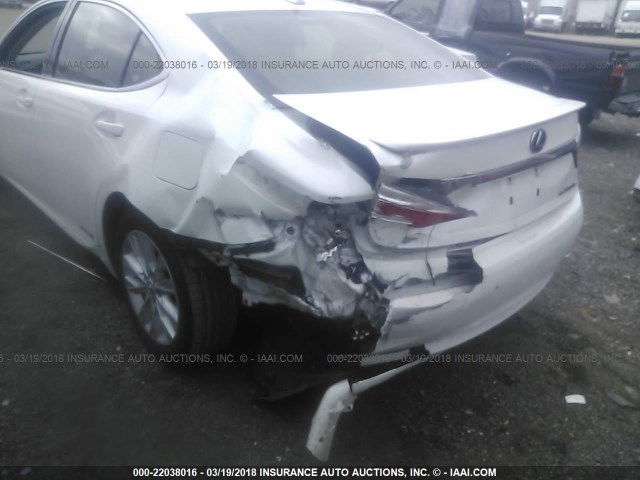 JTHBW1GG7D2010405 - 2013 LEXUS ES 300H WHITE photo 6