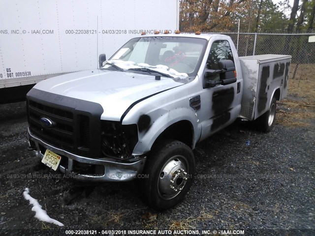 1FDAF57R68EB99313 - 2008 FORD F550 SUPER DUTY SILVER photo 2