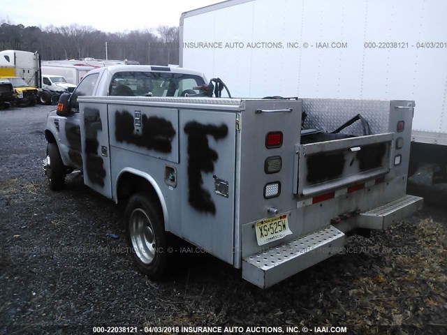 1FDAF57R68EB99313 - 2008 FORD F550 SUPER DUTY SILVER photo 3