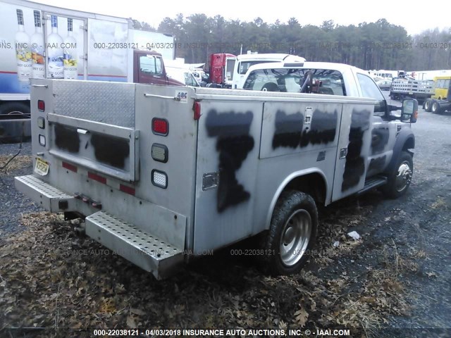 1FDAF57R68EB99313 - 2008 FORD F550 SUPER DUTY SILVER photo 4