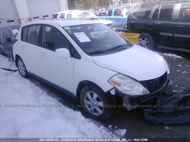 3N1BC13E67L409164 - 2007 NISSAN VERSA S/SL WHITE photo 1