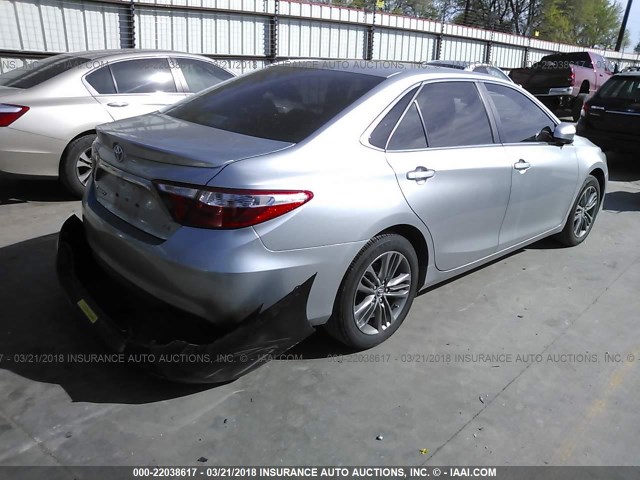 4T1BF1FK2HU309524 - 2017 TOYOTA CAMRY LE/XLE/SE/XSE SILVER photo 4